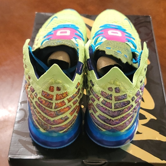 Lebron XVII AS PROMO sz 12.5 - Picture 3 of 4